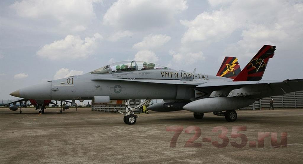 Истребитель USMC F/A-18D "VMFA(AW)-242"