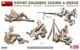 Советские солдаты на отдыхе.